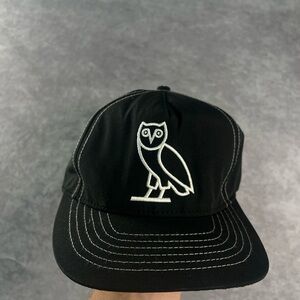 OVO OG Owl Contrast Stitch Snapback Hat
Cap Black